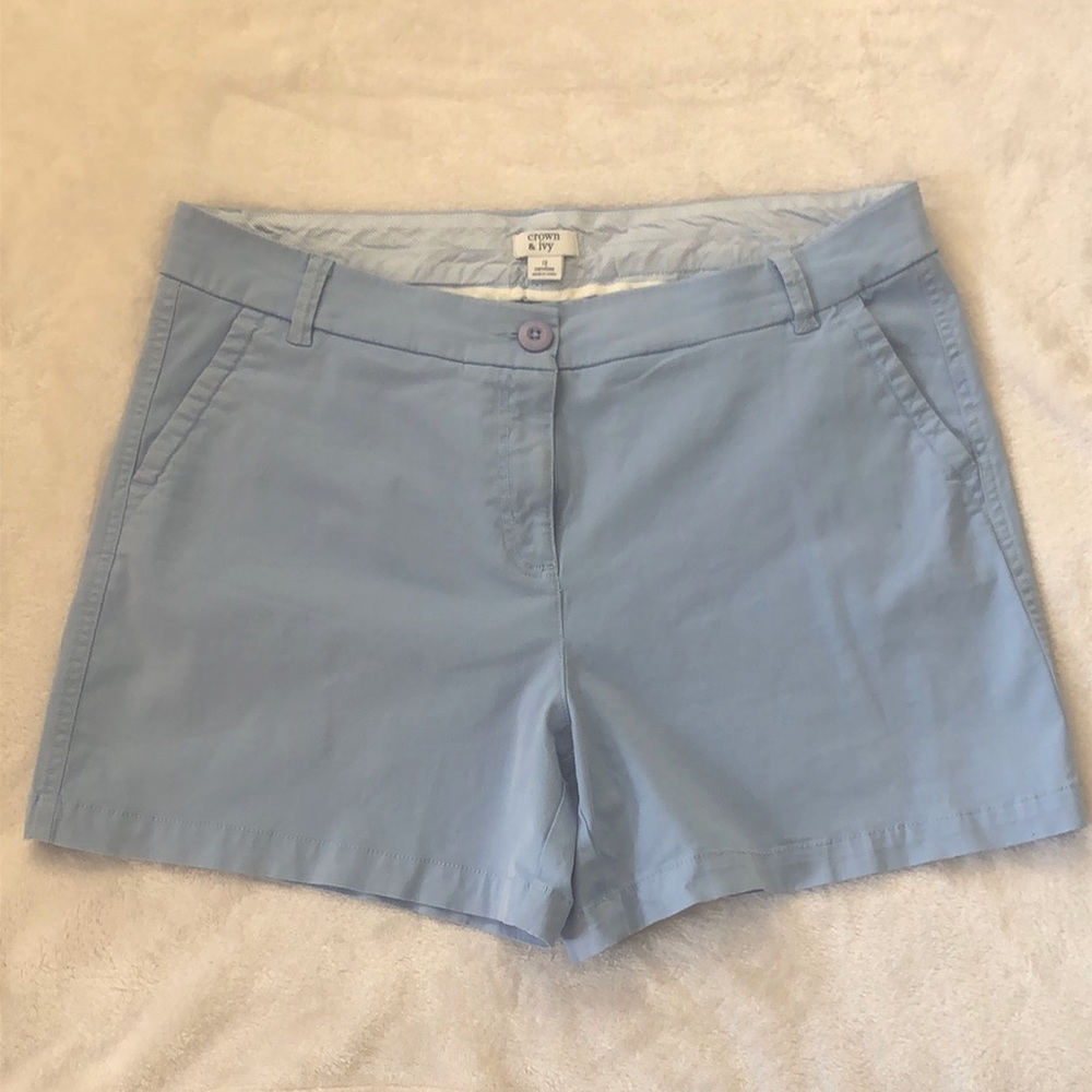 Crown & Ivy Caroline Stretch Twill Light Blue 7” Shorts